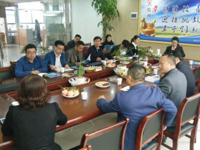 Yang County and his entourage to visit our company to guide the new three board listing and other issues